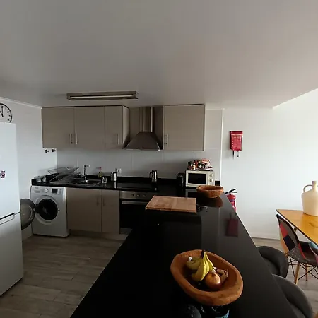 T1 Stylish, Renovated, Seaviews Apartment
